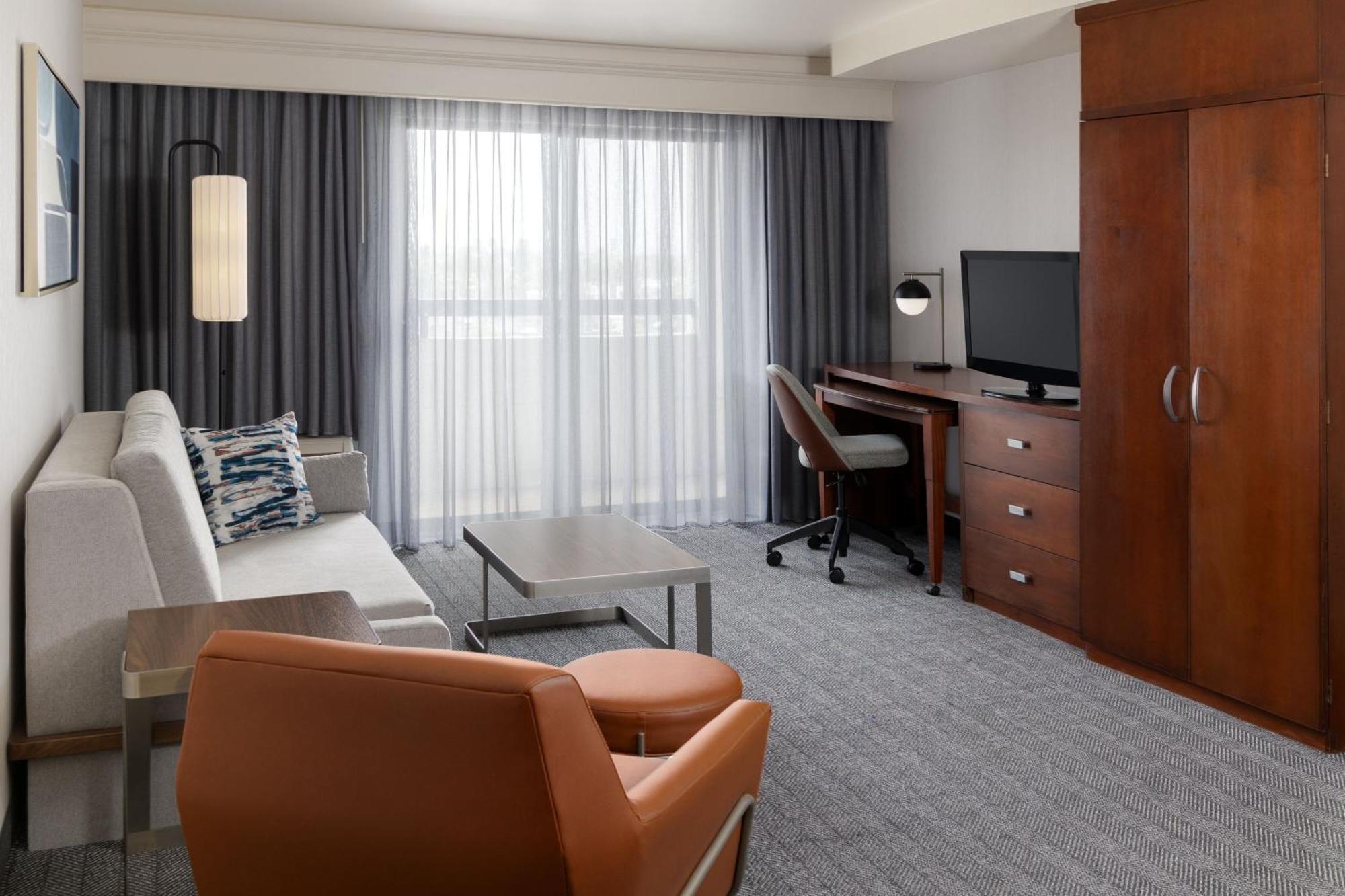 Courtyard By Marriott Ontario Rancho Cucamonga Hotel Bagian luar foto