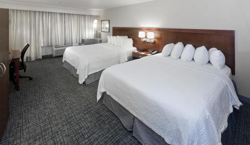 Courtyard By Marriott Ontario Rancho Cucamonga Hotel Bagian luar foto