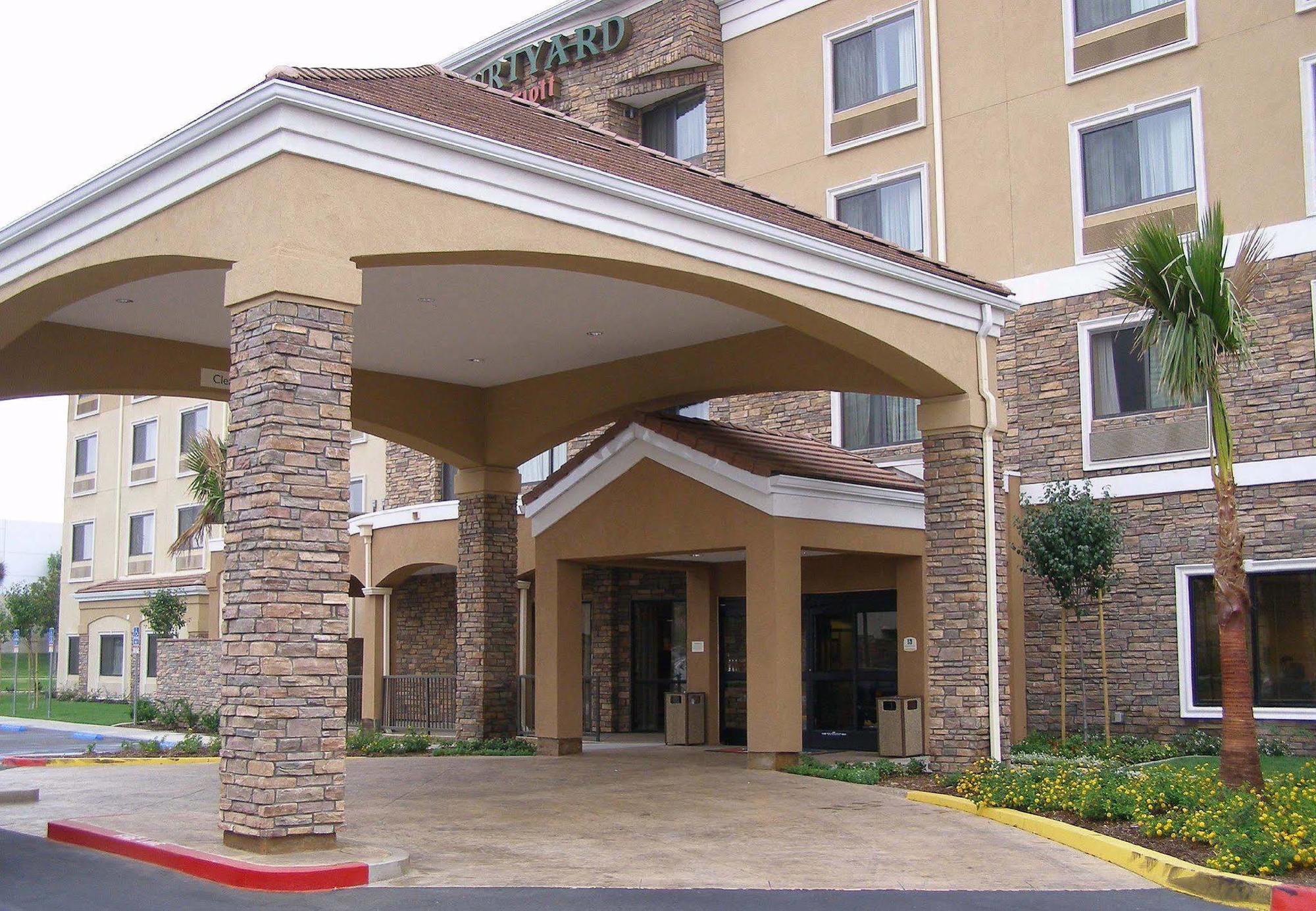 Courtyard By Marriott Ontario Rancho Cucamonga Hotel Bagian luar foto