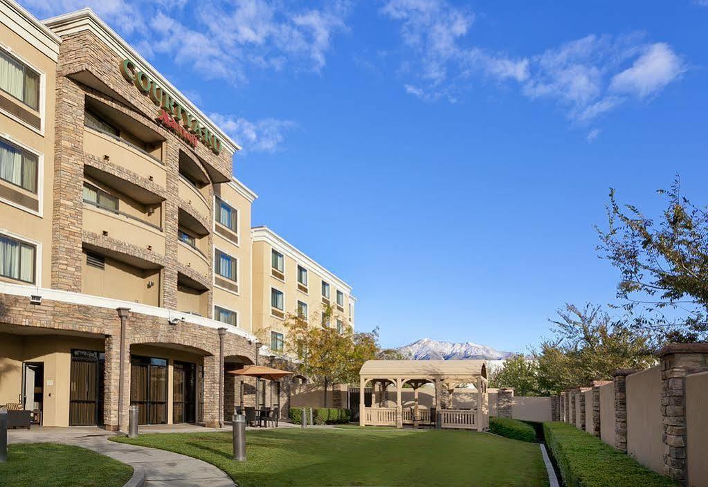 Courtyard By Marriott Ontario Rancho Cucamonga Hotel Bagian luar foto