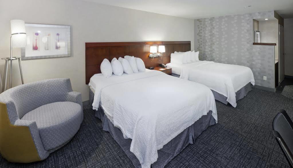 Courtyard By Marriott Ontario Rancho Cucamonga Hotel Bagian luar foto